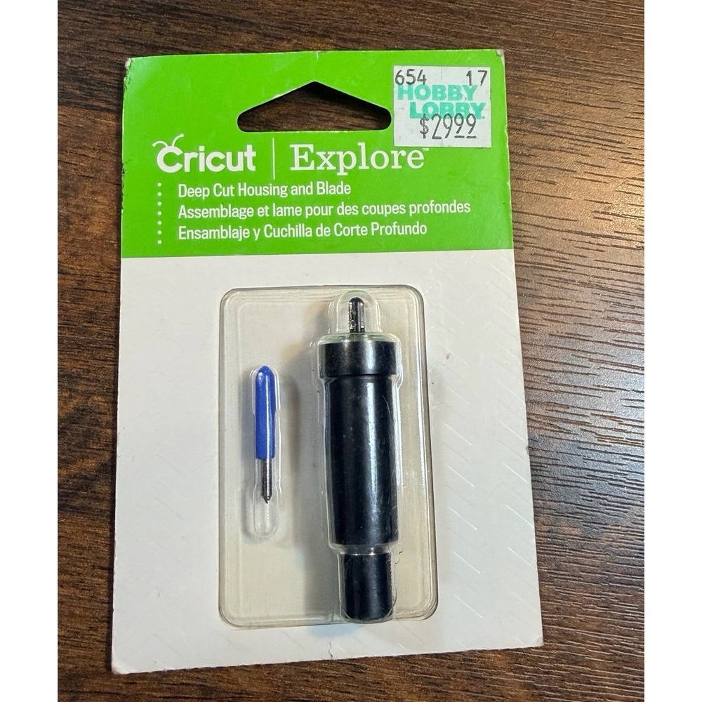 New unopened Cricut deep cut housing & blade for cutting thick & heavy materials